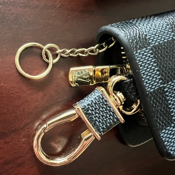 Authentic Louis Vuitton Graphite key holder - Picture 6 of 14